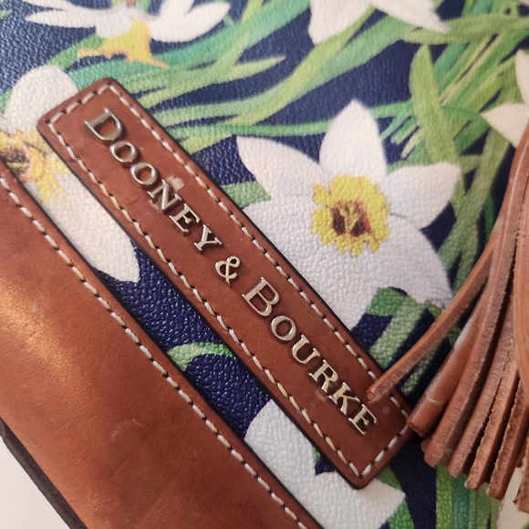 Dooney & Bourke Floral Bucket Bag With Matching Wrislet! - Picture 7 of 12